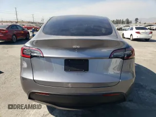 2024 Tesla Model Y Long Range с VIN 7SAYGAEE6RF131749, выставлен на аукционе Copart как лот 74548014 с пробегом 1 042 миль миль и Списание • Salvage title. История ставок и продаж доступна на DreamBid. Изображение 6.