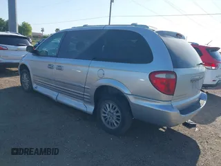 2002 Chrysler Town & Country Limited with VIN 2C8GP64L62R552398, listed as a IAAI auction lot 42021018 with 88,601 mi miles. Bid and sale history available at carsss.com. Image 3.