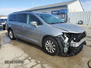 2017 Chrysler Pacifica Touring L z VIN 2C4RC1BG6HR583576, wystawiony jako Copart lot #44602375 z przebiegiem 204 839 mil mil oraz Szkoda całkowita • Salvage title. Historia ofert i sprzedaży dostępna na DreamBid. Obrazek 4.