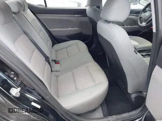 2017 Hyundai Elantra SE z VIN KMHD74LF9HU090298, wystawiony jako IAAI lot #42102240 z przebiegiem 141 606 mil mil oraz . Historia ofert i sprzedaży dostępna na DreamBid. Obrazek 8.
