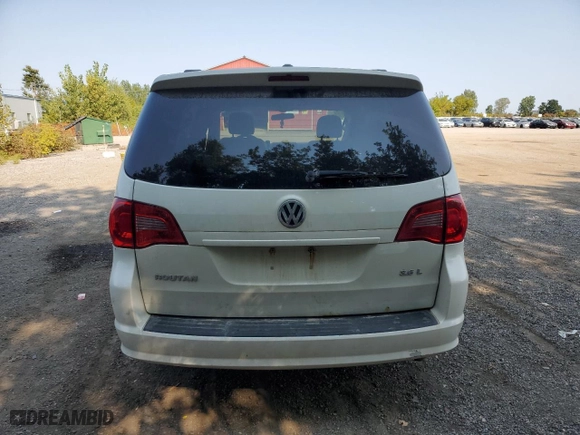 2011 Volkswagen Routan SE with VIN 2V4RW3DG3BR621777, listed as a Copart auction lot 71171124 with 0 mi miles and Salvage Title. Bid and sale history available at carsss.com. Image 6.