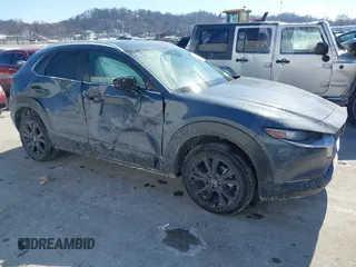 2023 Mazda CX-30 S Preferred z VIN 3MVDMBCM0PM505056, wystawiony jako IAAI lot #41647117 z przebiegiem 56 187 mil mil oraz . Historia ofert i sprzedaży dostępna na DreamBid. Obrazek 1.