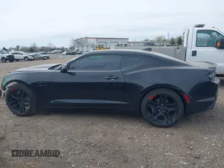 2023 Chevrolet Camaro 2LT z VIN 1G1FD1RX6P0133885, wystawiony jako IAAI lot #41990345 z przebiegiem 50 583 mil mil oraz . Historia ofert i sprzedaży dostępna na DreamBid. Obrazek 15.