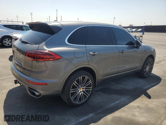 2016 Porsche Cayenne z VIN WP1AA2A22GKA08076, wystawiony jako Copart lot #55059565 z przebiegiem 71 521 mil mil oraz Szkoda całkowita • Salvage title. Historia ofert i sprzedaży dostępna na DreamBid. Obrazek 3.