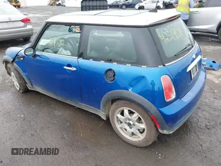 2006 MINI Hardtop with VIN WMWRC33516TK18735, listed as a IAAI auction lot 42519124 with 135,976 mi miles and . Bid and sale history available at DreamBid. Image 3.