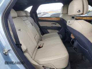 2022 Bentley Bentayga V8 z VIN SJAAM2ZV9NC016403, wystawiony jako Copart lot #51584975 z przebiegiem 4 462 mil mil oraz Szkoda całkowita • Salvage title. Historia ofert i sprzedaży dostępna na DreamBid. Obrazek 11.