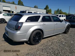 2006 Dodge Magnum R/T z VIN 2D4GV57296H252437, wystawiony jako Copart lot #70065884 z przebiegiem 243 487 mil mil oraz Szkoda całkowita • Salvage title. Historia ofert i sprzedaży dostępna na DreamBid. Obrazek 3.
