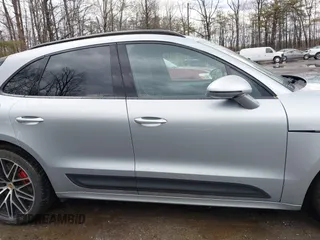 2022 Porsche Macan Turbo with VIN WP1AF2A52NLB31072, listed as a IAAI auction lot 41444252 with 38,595 mi miles and . Bid and sale history available at DreamBid. Image 13.