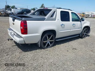 2008 Chevrolet Avalanche 3LT with VIN 3GNFK12328G218148, listed as a IAAI auction lot 42473513 with 179,954 mi miles and . Bid and sale history available at DreamBid. Image 4.