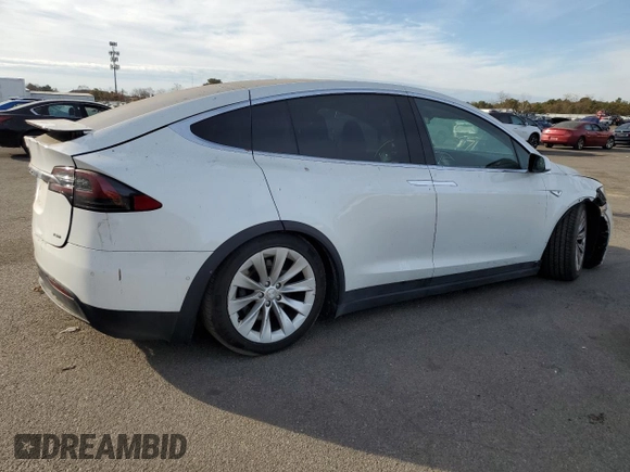 2016 Tesla Model X 70D z VIN 5YJXCBE27GF018468, wystawiony jako Copart lot #78384424 z przebiegiem 108 856 mil mil oraz Nie do naprawy • Non repairable. Historia ofert i sprzedaży dostępna na DreamBid. Obrazek 3.