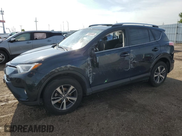 2018 Toyota RAV4 XLE z VIN JTMRFREV1JJ242564, wystawiony jako Copart lot #59093405 z przebiegiem 111 174 mil mil oraz Szkoda całkowita • Salvage title. Historia ofert i sprzedaży dostępna na DreamBid. Obrazek 1.
