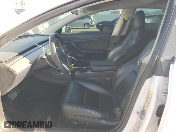 2020 Tesla Model 3 Standard Range Plus z VIN 5YJ3E1EAXLF644911, wystawiony jako Copart lot #52390785 z przebiegiem 138 783 mil mil oraz Szkoda całkowita • Salvage title. Historia ofert i sprzedaży dostępna na DreamBid. Obrazek 7.