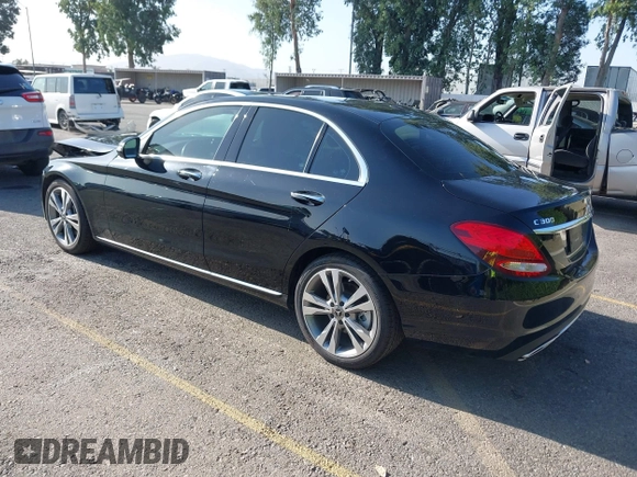 2018 Mercedes-Benz C 300 z VIN 55SWF4JB4JU273394, wystawiony jako IAAI lot #42497154 z przebiegiem 55 606 mil mil oraz . Historia ofert i sprzedaży dostępna na DreamBid. Obrazek 3.