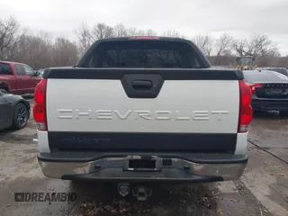 2005 Chevrolet Avalanche Z71 with VIN 3GNEK12Z65G200232, listed as a IAAI auction lot 41128043 with 173,874 mi miles. Bid and sale history available at carsss.com. Image 17.