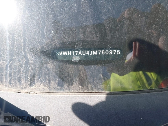 2018 Volkswagen Golf S z VIN 3VWH17AU4JM750975, wystawiony jako IAAI lot #41590132 z przebiegiem 51 479 mil mil oraz . Historia ofert i sprzedaży dostępna na DreamBid. Obrazek 9.