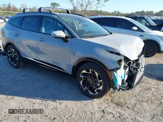 2025 Kia Sportage SX-Prestige z VIN 5XYK53DF2SG246622, wystawiony jako IAAI lot #41555512 z przebiegiem 9 855 mil mil oraz . Historia ofert i sprzedaży dostępna na DreamBid. Obrazek 1.