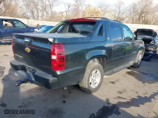 2013 Chevrolet Avalanche LS with VIN 3GNMCEE02DG321870, listed as a IAAI auction lot 41230404 with 114,216 mi miles. Bid and sale history available at carsss.com. Image 4.