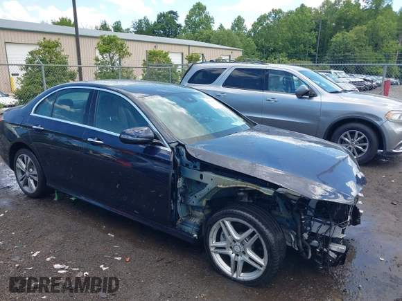 2018 Mercedes-Benz E 300 z VIN WDDZF4KB7JA432582, wystawiony jako IAAI lot #42220866 z przebiegiem 52 437 mil mil oraz . Historia ofert i sprzedaży dostępna na DreamBid. Obrazek 1.