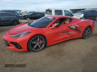 2021 Chevrolet Corvette 3LT z VIN 1G1YC2D4XM5100398, wystawiony jako Copart lot #49331985 z przebiegiem 8 800 mil mil oraz Szkoda całkowita • Salvage title. Historia ofert i sprzedaży dostępna na DreamBid. Obrazek 1.