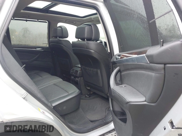 2008 BMW X5 3.0si z VIN 5UXFE43518L036315, wystawiony jako IAAI lot #42424578 z przebiegiem 130 744 mil mil oraz . Historia ofert i sprzedaży dostępna na DreamBid. Obrazek 8.