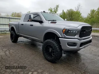 2020 Ram 2500 Limited z VIN 3C6UR5SL9LG282626, wystawiony jako Copart lot #55918975 z przebiegiem 129 540 mil mil oraz Czysty tytuł • Clean title. Historia ofert i sprzedaży dostępna na DreamBid. Obrazek 4.