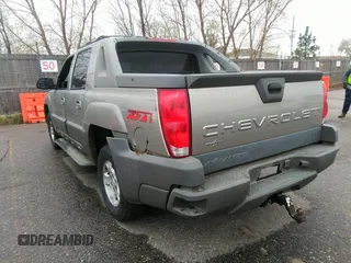 2002 Chevrolet Avalanche z VIN 3GNEK13T22G293921, wystawiony jako IAAI lot #41956616 z przebiegiem 249 838 mil mil oraz . Historia ofert i sprzedaży dostępna na DreamBid. Obrazek 3.