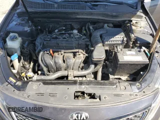 2015 Kia Optima LX z VIN KNAGM4A77F5629558, wystawiony jako Copart lot #55863825 z przebiegiem 143 620 mil mil oraz Szkoda całkowita • Salvage title. Historia ofert i sprzedaży dostępna na DreamBid. Obrazek 11.