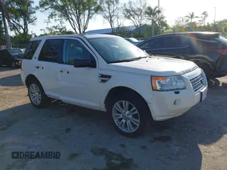 2010 Land Rover LR2 HSE z VIN SALFR2BN8AH208966, wystawiony jako IAAI lot #42258941 z przebiegiem 141 992 mil mil oraz . Historia ofert i sprzedaży dostępna na DreamBid. Obrazek 1.