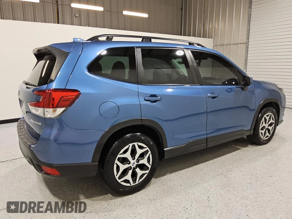 2023 Subaru Forester Premium z VIN JF2SKAEC1PH415854, wystawiony jako Copart lot #62348795 z przebiegiem 93 742 mil mil oraz Czysty tytuł • Clean title. Historia ofert i sprzedaży dostępna na DreamBid. Obrazek 3.