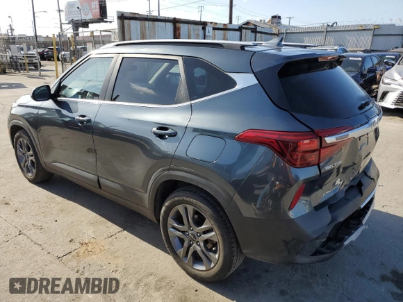 2023 Kia Seltos S z VIN KNDEU2AA1P7394185, wystawiony jako Copart lot #56978355 z przebiegiem 48 202 mil mil oraz Szkoda całkowita • Salvage title. Historia ofert i sprzedaży dostępna na DreamBid. Obrazek 2.