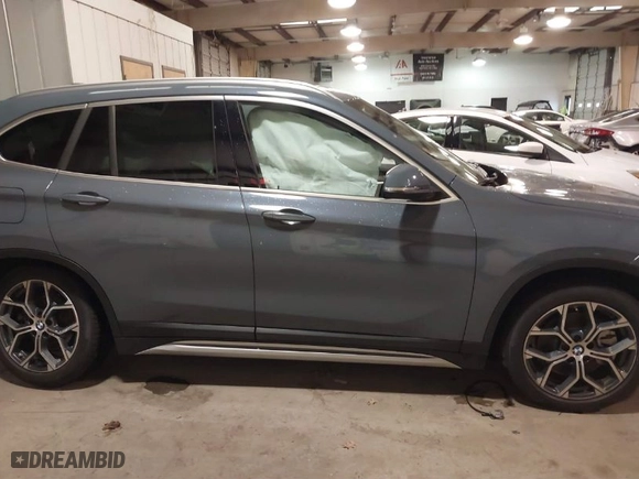 2022 BMW X1 xDrive28i with VIN WBXJG9C0XN5V02558, listed as a IAAI auction lot 41522148 with 41,801 mi miles. Bid and sale history available at carsss.com. Image 13.