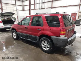 2006 Ford Escape XLT with VIN 1FMYU03106KC15575, listed as a IAAI auction lot 42017906 with 187,733 mi miles. Bid and sale history available at carsss.com. Image 3.