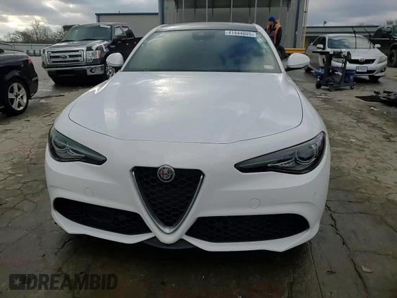 2022 Alfa Romeo Giulia Veloce z VIN ZARFANBN2N7653138, wystawiony jako Copart lot #41444005 z przebiegiem Nie podano mil oraz Szkody całkowita. Historia ofert i sprzedaży dostępna na DreamBid. Obrazek 13.