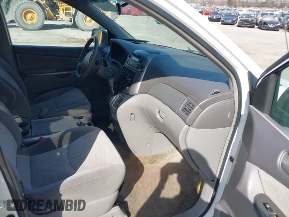 2008 Toyota Sienna CE with VIN 5TDZK23C28S132690, listed as a IAAI auction lot 41807126 with 198,152 mi miles. Bid and sale history available at carsss.com. Image 5.