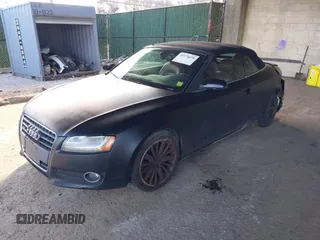 2010 Audi A5 Premium Plus z VIN WAULFAFH7AN024487, wystawiony jako IAAI lot #41574470 z przebiegiem 116 074 mil mil oraz . Historia ofert i sprzedaży dostępna na DreamBid. Obrazek 2.