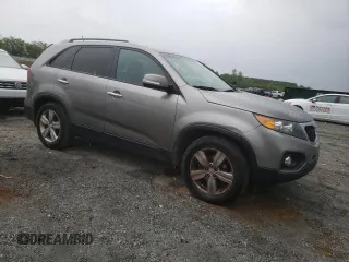 2012 Kia Sorento EX z VIN 5XYKU4A68CG209833, wystawiony jako Copart lot #53942035 z przebiegiem 216 199 mil mil oraz Szkoda całkowita • Salvage title. Historia ofert i sprzedaży dostępna na DreamBid. Obrazek 4.