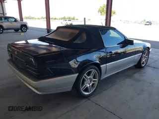 1990 Mercedes-Benz 500 z VIN WDBFA66E6LF010254, wystawiony jako IAAI lot #41942109 z przebiegiem 100 274 mil mil oraz . Historia ofert i sprzedaży dostępna na DreamBid. Obrazek 4.