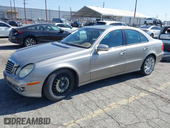 2008 Mercedes-Benz E 350 Luxury z VIN WDBUF56X88B352310, wystawiony jako IAAI lot #42314566 z przebiegiem 171 515 mil mil oraz . Historia ofert i sprzedaży dostępna na DreamBid. Obrazek 2.