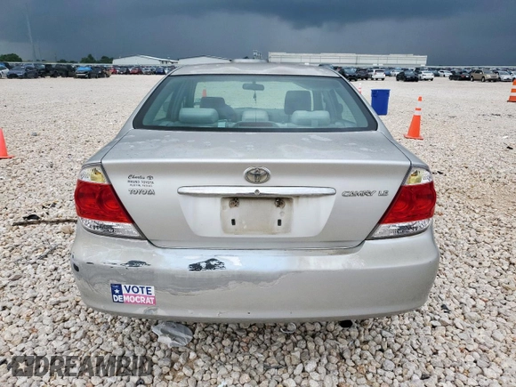 2006 Toyota Camry STD z VIN 4T1BE32K76U689932, wystawiony jako Copart lot #59475865 z przebiegiem 328 346 mil mil oraz Szkoda całkowita • Salvage title. Historia ofert i sprzedaży dostępna na DreamBid. Obrazek 6.