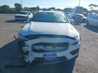 2021 Volvo V60 Cross Country with VIN YV4102WK4M1076911, listed as a IAAI auction lot 41672550 with 58,343 mi miles. Bid and sale history available at carsss.com. Image 6.
