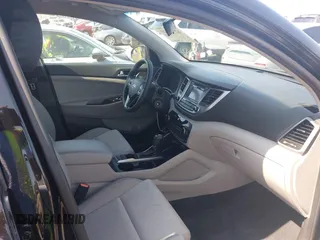 2016 Hyundai Tucson SE z VIN KM8J23A46GU125424, wystawiony jako IAAI lot #42349510 z przebiegiem 112 133 mil mil oraz . Historia ofert i sprzedaży dostępna na DreamBid. Obrazek 5.