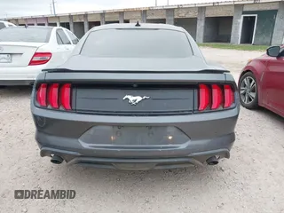 2021 Ford Mustang EcoBoost z VIN 1FA6P8TH9M5141038, wystawiony jako IAAI lot #41965588 z przebiegiem 35 344 mil mil oraz . Historia ofert i sprzedaży dostępna na DreamBid. Obrazek 16.