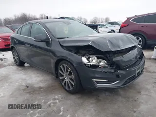 2015 Volvo S60 T5 Premier z VIN YV1612TK3F1359338, wystawiony jako IAAI lot #41645209 z przebiegiem 106 822 mil mil oraz . Historia ofert i sprzedaży dostępna na DreamBid. Obrazek 1.
