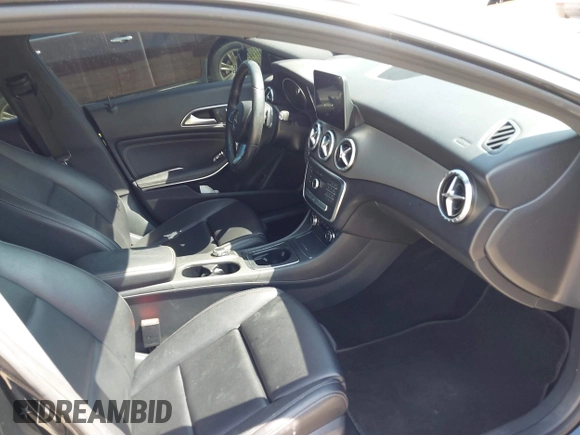 2017 Mercedes-Benz CLA 250 z VIN WDDSJ4EB0HN445169, wystawiony jako IAAI lot #42015788 z przebiegiem 58 900 mil mil oraz . Historia ofert i sprzedaży dostępna na DreamBid. Obrazek 5.
