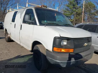 2008 Chevrolet City Express Cargo z VIN 1GCGG29K581113541, wystawiony jako IAAI lot #41686973 z przebiegiem 394 047 mil mil oraz . Historia ofert i sprzedaży dostępna na DreamBid. Obrazek 1.