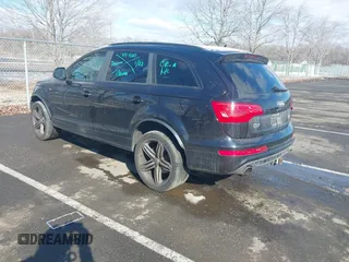 2014 Audi Q7 3.0T S line Prestige with VIN WA1DGAFE5ED015805, listed as a IAAI auction lot 41547198 with 135,309 mi miles. Bid and sale history available at carsss.com. Image 3.