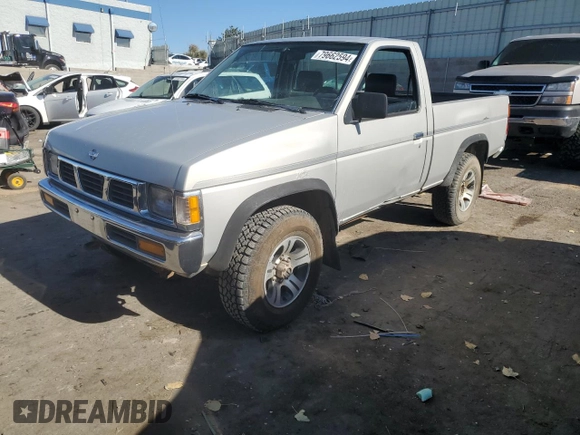 1996 Nissan Frontier XE z VIN 1N6SD11Y5TC327761, wystawiony jako Copart lot #79662594 z przebiegiem 151 631 mil mil oraz Szkoda całkowita • Salvage title. Historia ofert i sprzedaży dostępna na DreamBid. Obrazek 1.