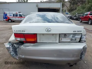 1997 Lexus ES 300 с VIN JT8BF22G2V0032810, выставлен на аукционе IAAI как лот 42130566 с пробегом 386 193 миль миль и . История ставок и продаж доступна на DreamBid. Изображение 16.