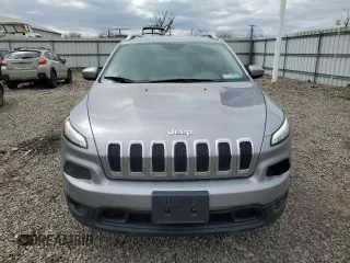 2017 Jeep Cherokee Latitude with VIN 1C4PJMCB1HW612099, listed as a Copart auction lot 52870225 with 69,442 mi miles and Salvage Title. Bid and sale history available at carsss.com. Image 5.