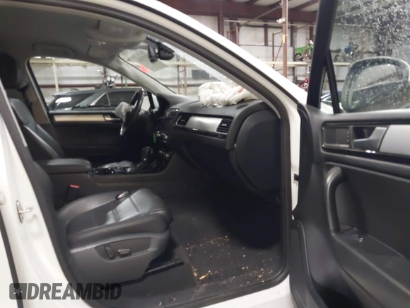 2014 Volkswagen Touareg Sport with VIN WVGEF9BP6ED005007, listed as a IAAI auction lot 41757033 with Not Provided miles and . Bid and sale history available at DreamBid. Image 5.